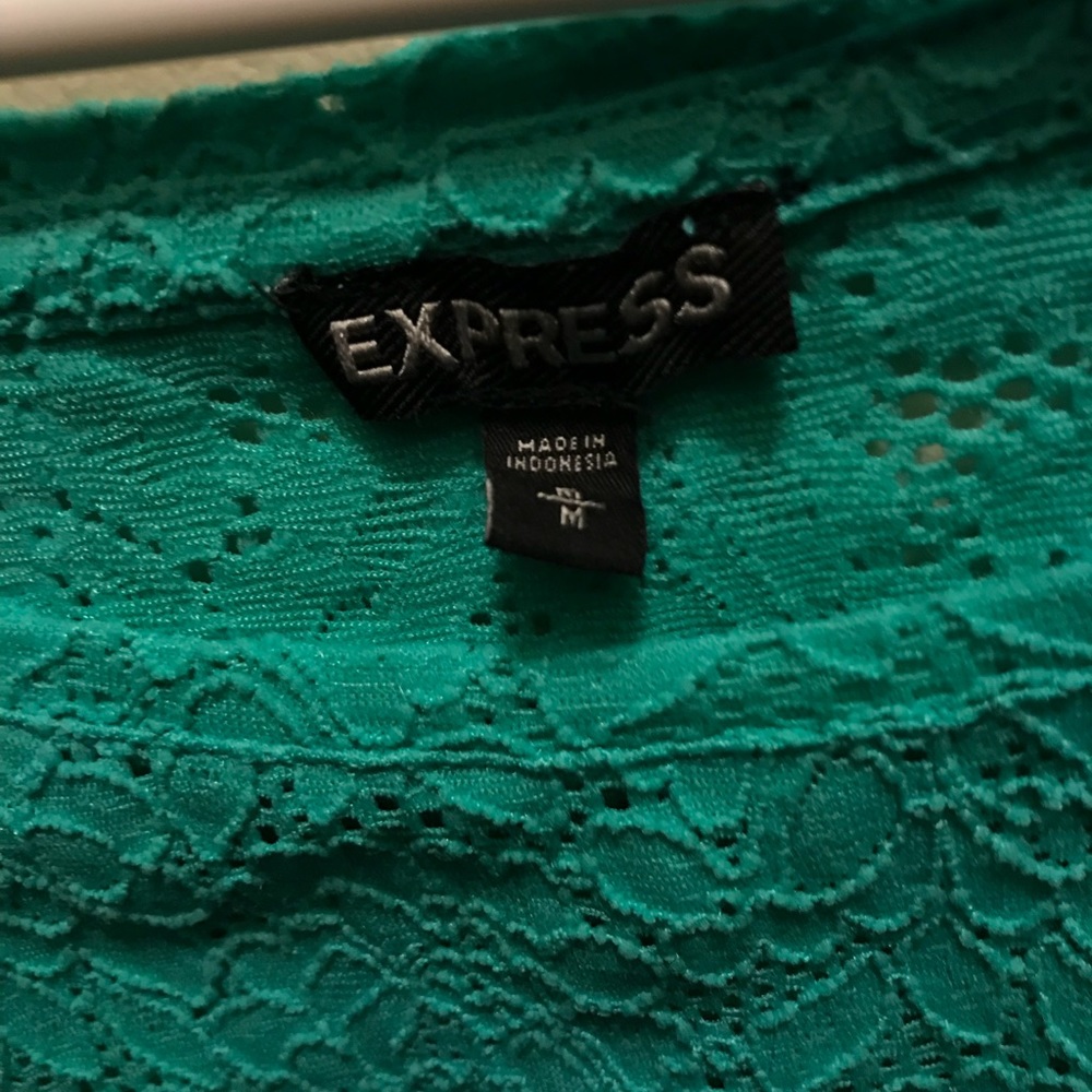 Express Crop Top - Picture 2 of 3